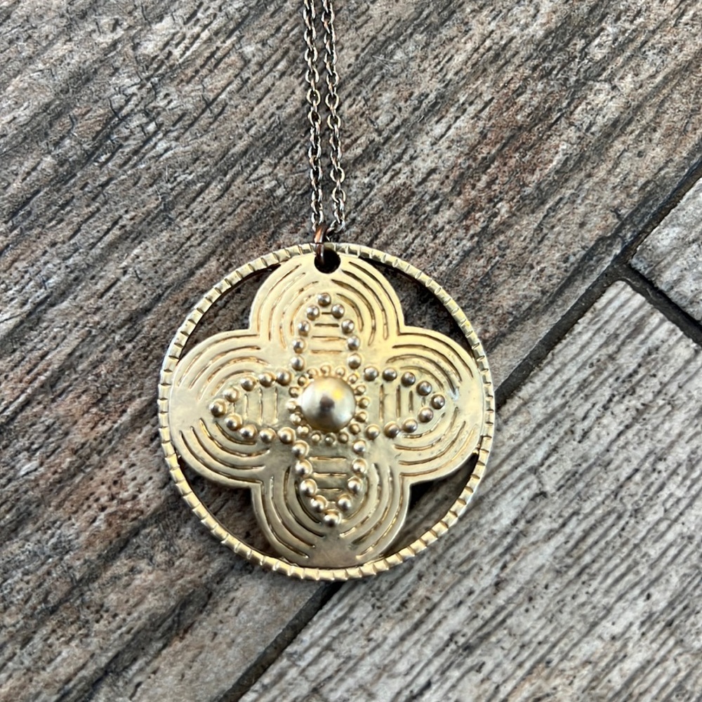 American Eagle Outfitters Gold Pendant Necklace